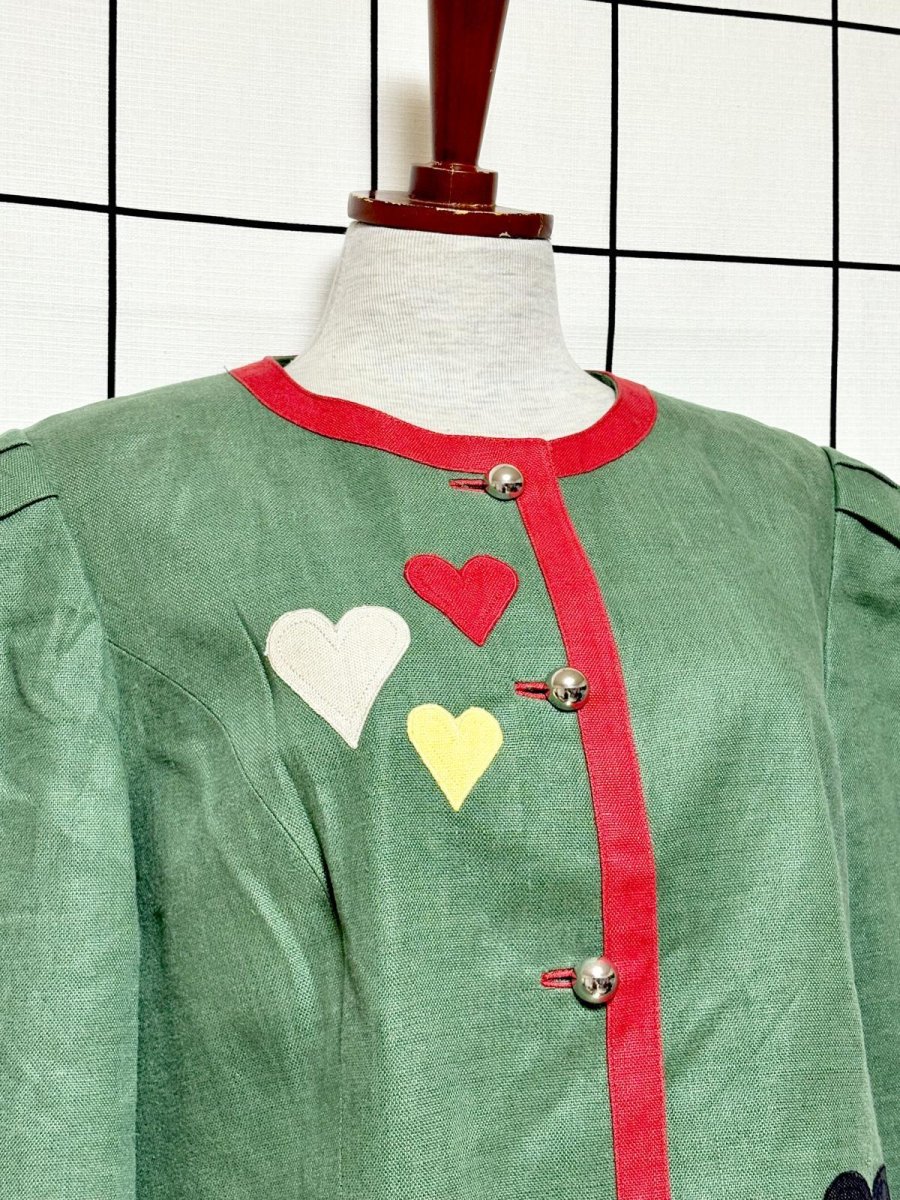 画像6: オーストリア製 Austria リネン パフスリーブ ノーカラー ハートパッチ ディアンドル チロルジャケット ドイツ民族衣装 舞台 演劇 演奏会 フォークダンス オクトーバーフェスト (6)