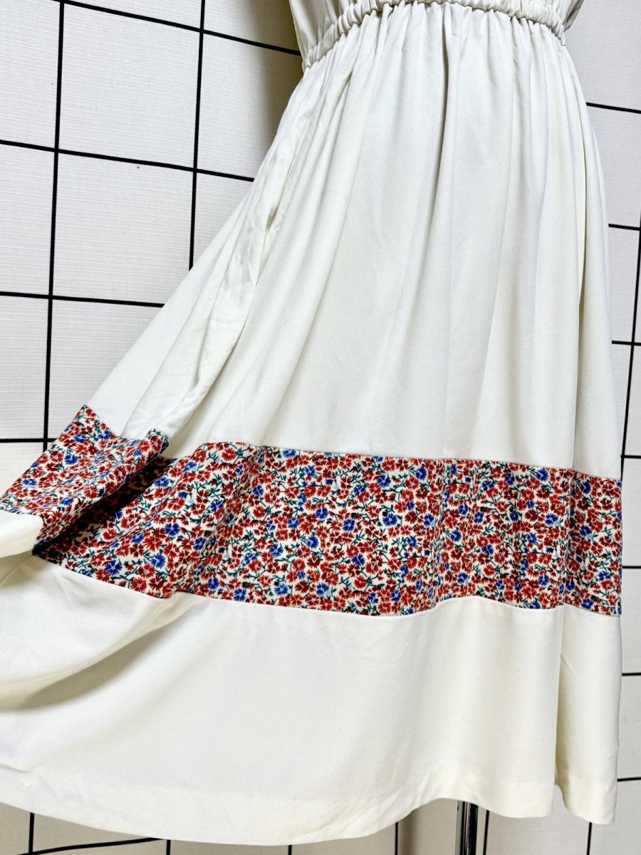 画像10: 花柄 ホワイト 切り替えウエストゴム ノースリーブ レトロ USA古着 ヴィンテージワンピース (10)
