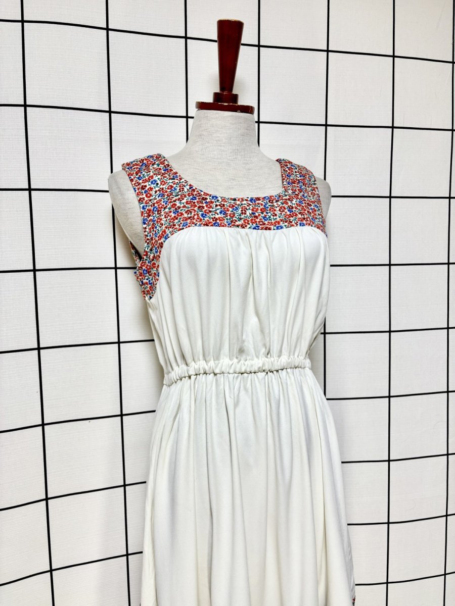 画像4: 花柄 ホワイト 切り替えウエストゴム ノースリーブ レトロ USA古着 ヴィンテージワンピース (4)
