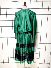 画像2: プリーツ切り替え グリーン ドット ボーダー ウエストゴム レトロ USA古着 ヴィンテージワンピース (2)