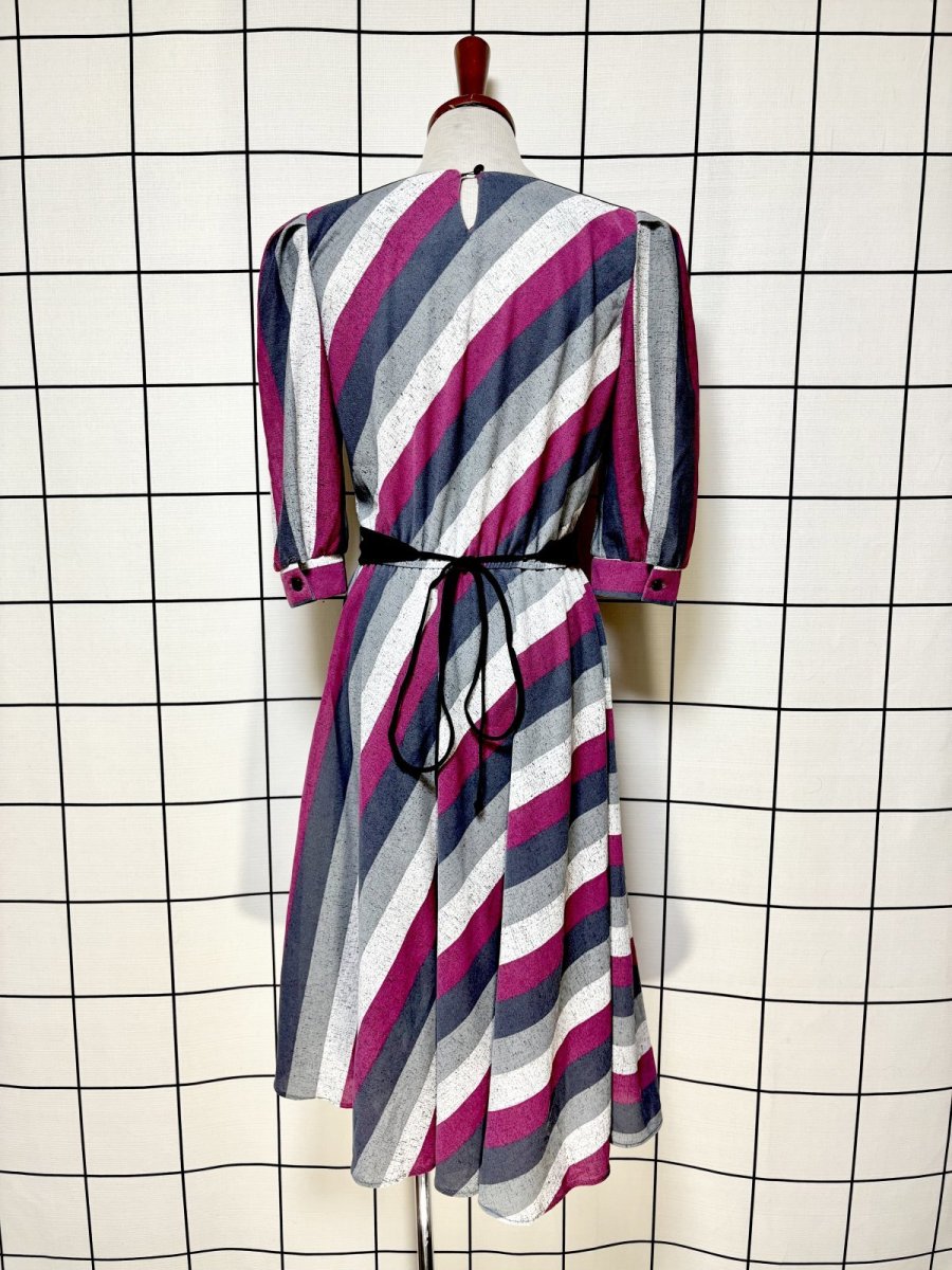 画像2: リボンベルト付 ストライプ ウエストゴム レトロ 長袖 USA古着 ヴィンテージワンピース  (2)