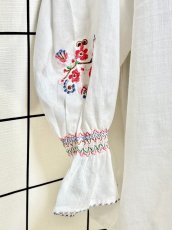 画像7: お花刺繍 袖にも刺繍 ダブルリボン レトロ ヨーロッパ古着 ヴィンテージチュニックブラウス (7)