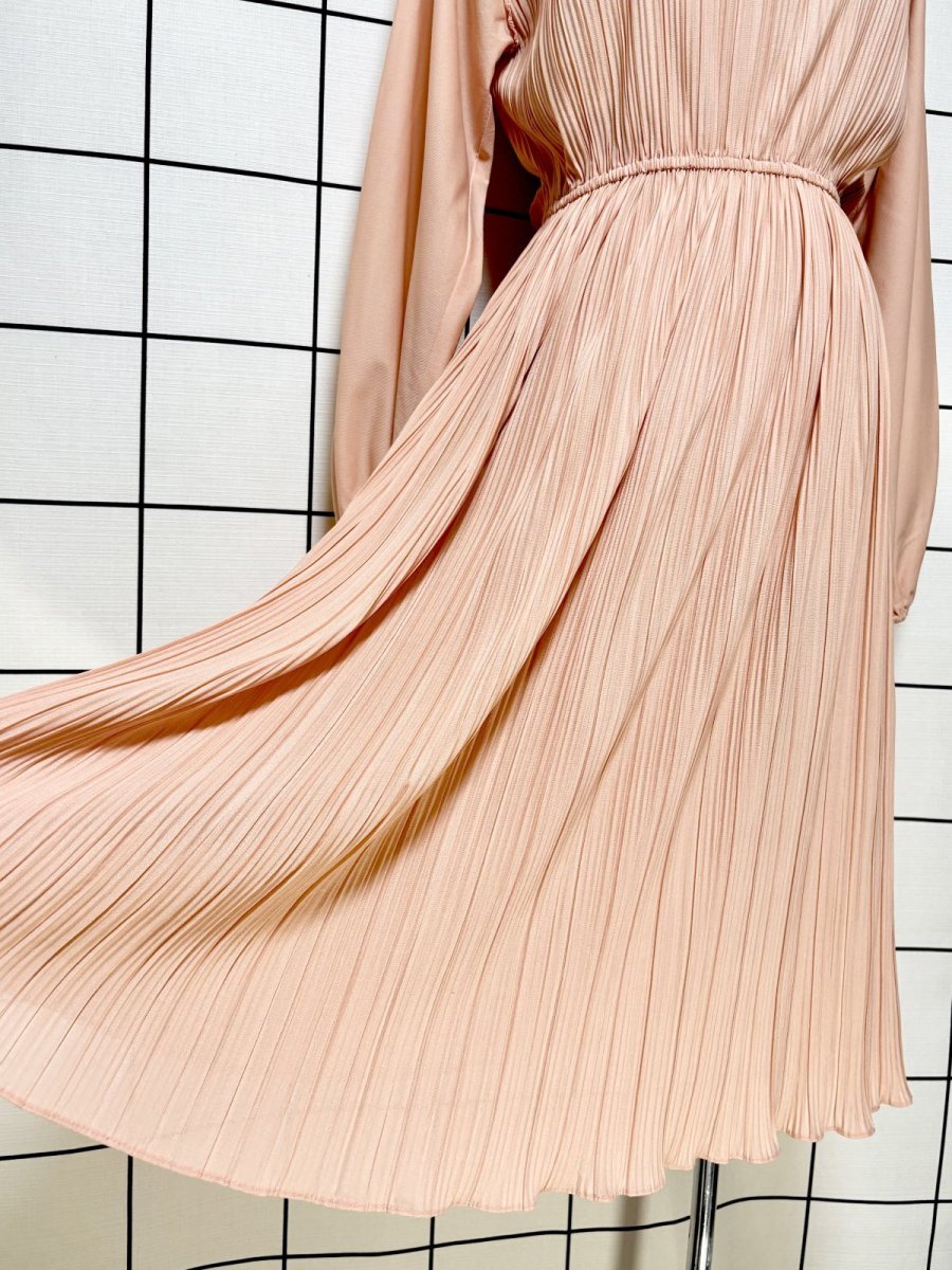 画像9: パーティー衣装にもおすすめ プリーツ切り替え レース装飾 ウエストゴム レトロ USA古着 ヴィンテージドレス (9)