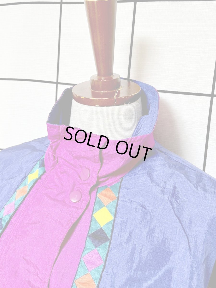 画像4: ダイヤ柄 ジップアップ レトロ USA古着 ブルゾン ジャンパー ヴィンテージナイロンジャケット (4)