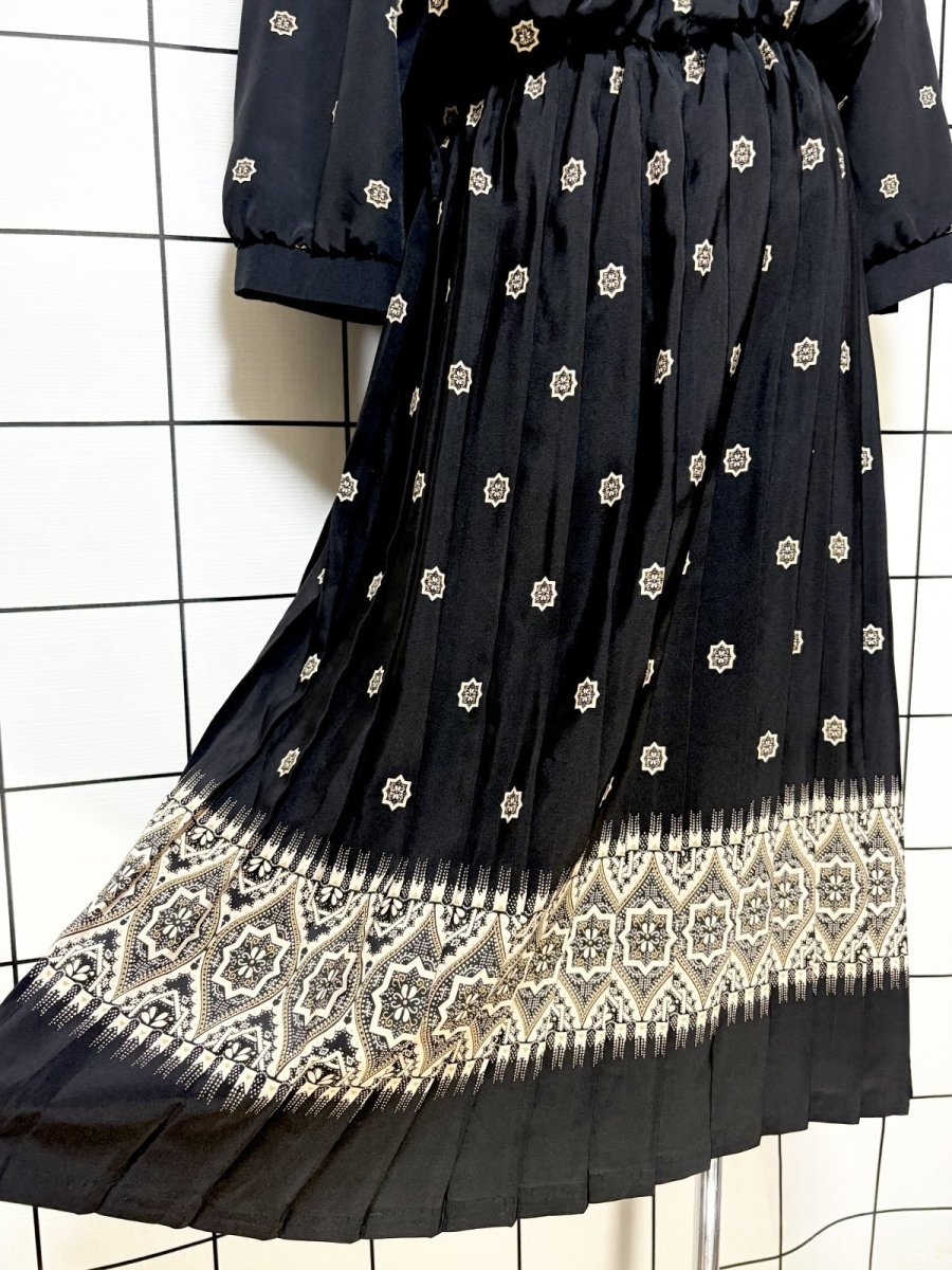 画像8: プリーツ切り替え ブラック UNIONMADE ウエストゴム レトロ USA古着 ヴィンテージワンピース (8)