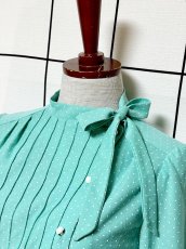 画像4: ドット 首元リボン フロントタック ウエストゴム レトロ USA古着 ヴィンテージワンピース (4)