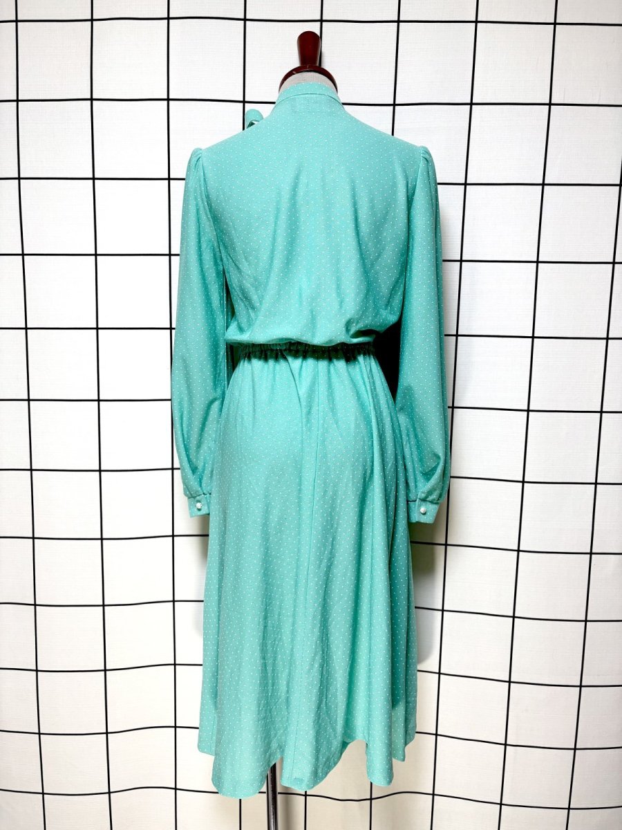 画像2: ドット 首元リボン フロントタック ウエストゴム レトロ USA古着 ヴィンテージワンピース (2)