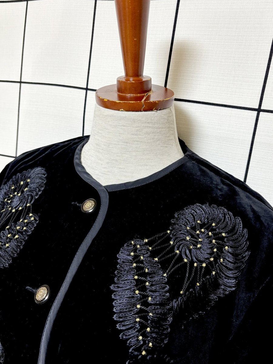 画像4: ベロア ブレード ブラック 高級感 ノーカラー レトロ ヨーロッパ古着 ヴィンテージジャケット (4)