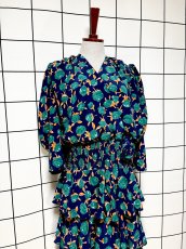 画像3: ティアードデザイン 花柄 コサージュ付 ネイビー レトロ USA古着 ヴィンテージワンピース (3)