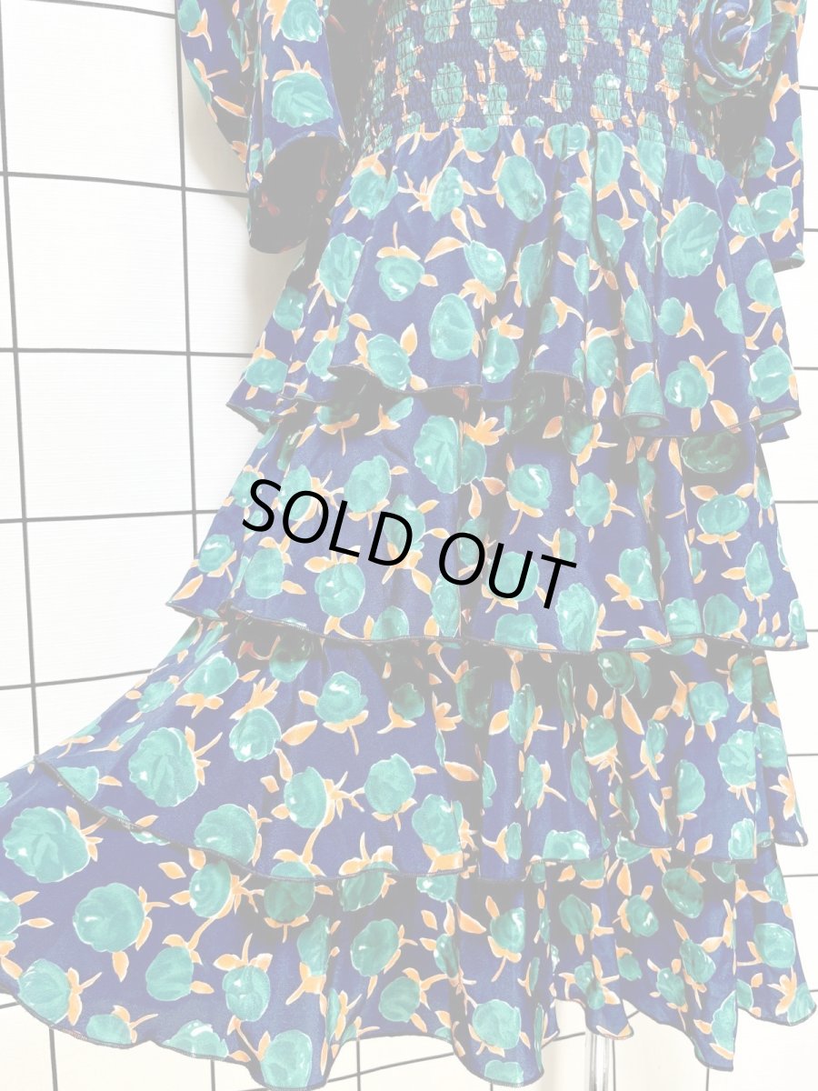 画像9: ティアードデザイン 花柄 コサージュ付 ネイビー レトロ USA古着 ヴィンテージワンピース (9)