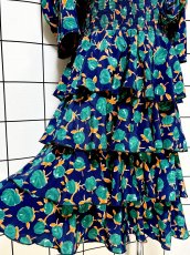 画像9: ティアードデザイン 花柄 コサージュ付 ネイビー レトロ USA古着 ヴィンテージワンピース (9)