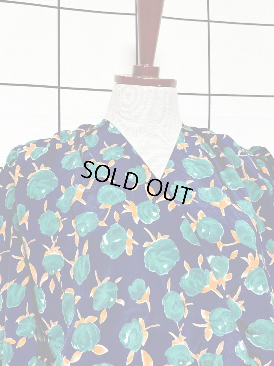 画像5: ティアードデザイン 花柄 コサージュ付 ネイビー レトロ USA古着 ヴィンテージワンピース (5)