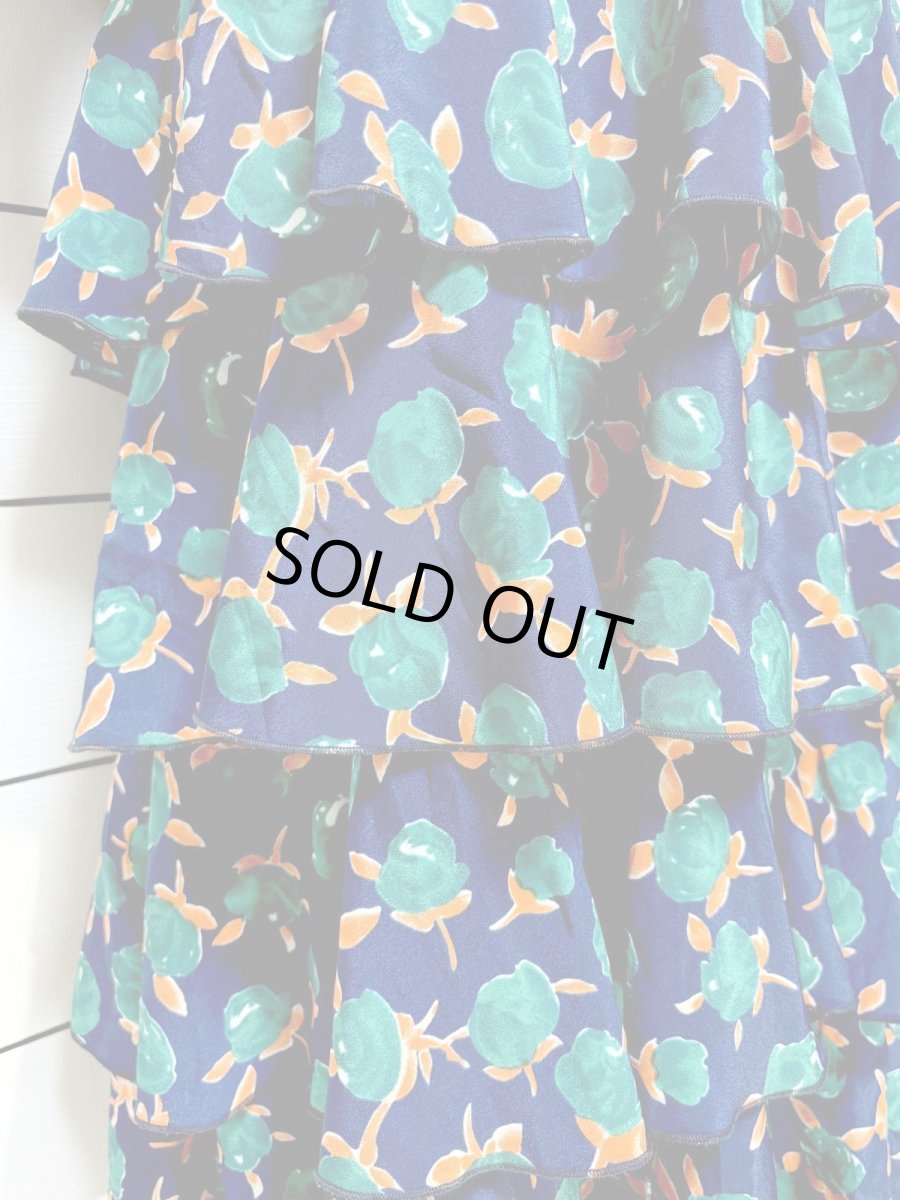 画像10: ティアードデザイン 花柄 コサージュ付 ネイビー レトロ USA古着 ヴィンテージワンピース (10)