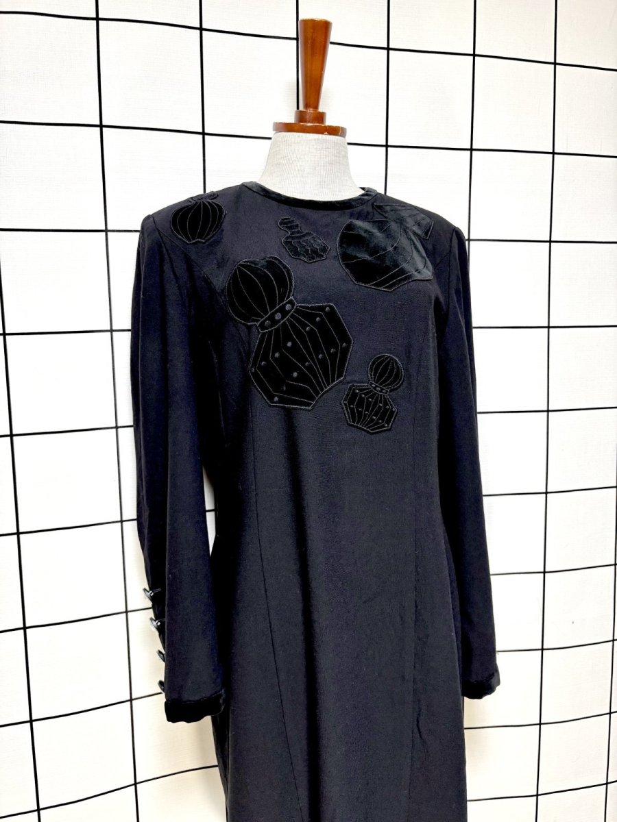 画像3: LouisFeraud ルイフェロー ドイツ製 ベロアパッチ ブラック 長袖 レトロ ヨーロッパ古着 ヴィンテージワンピース (3)