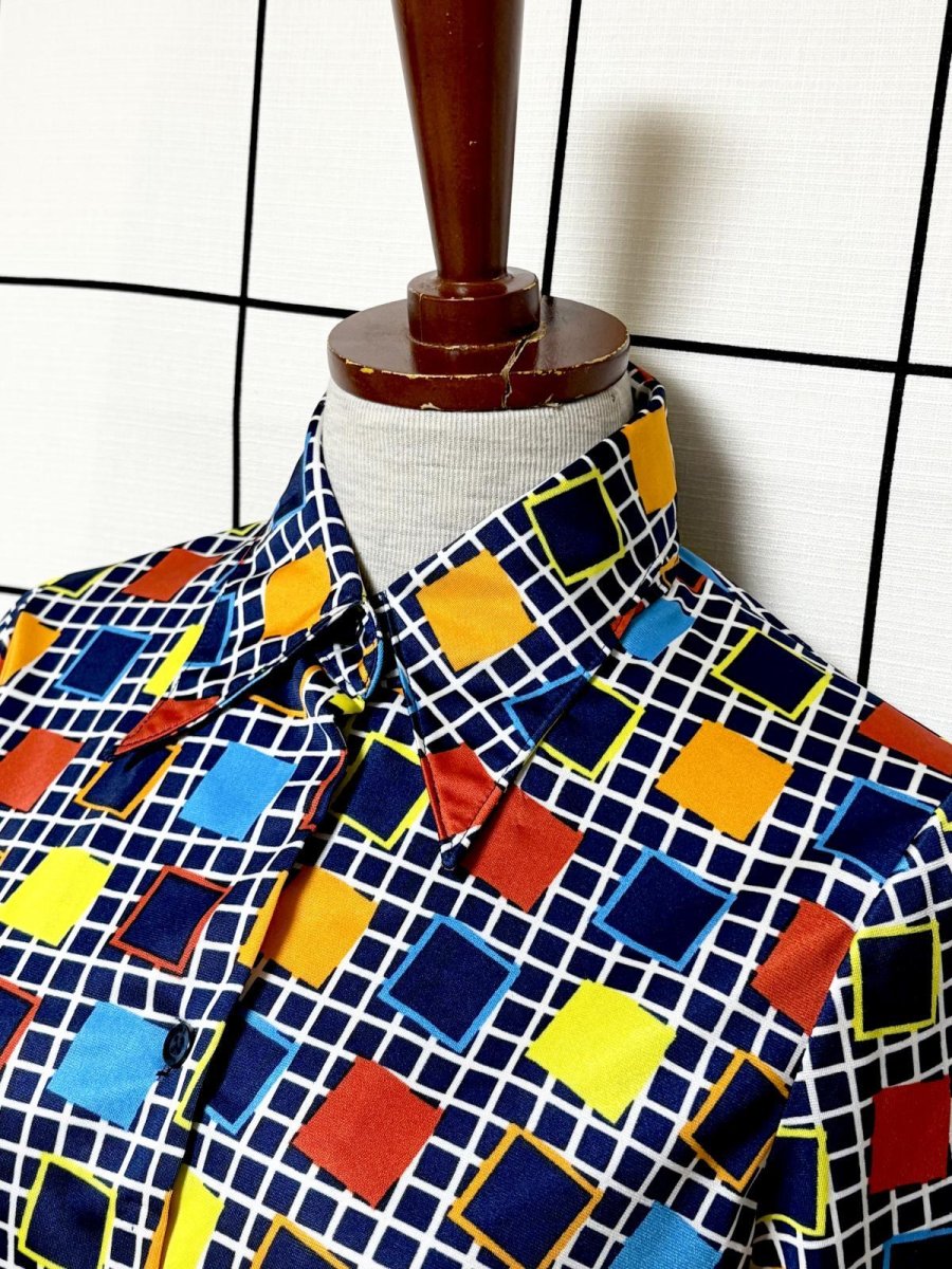 画像4: チェック柄 スクエア模様 カラフル ネイビー  レトロ USA古着 ヴィンテージブラウス (4)