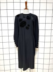 画像1: LouisFeraud ルイフェロー ドイツ製 ベロアパッチ ブラック 長袖 レトロ ヨーロッパ古着 ヴィンテージワンピース (1)