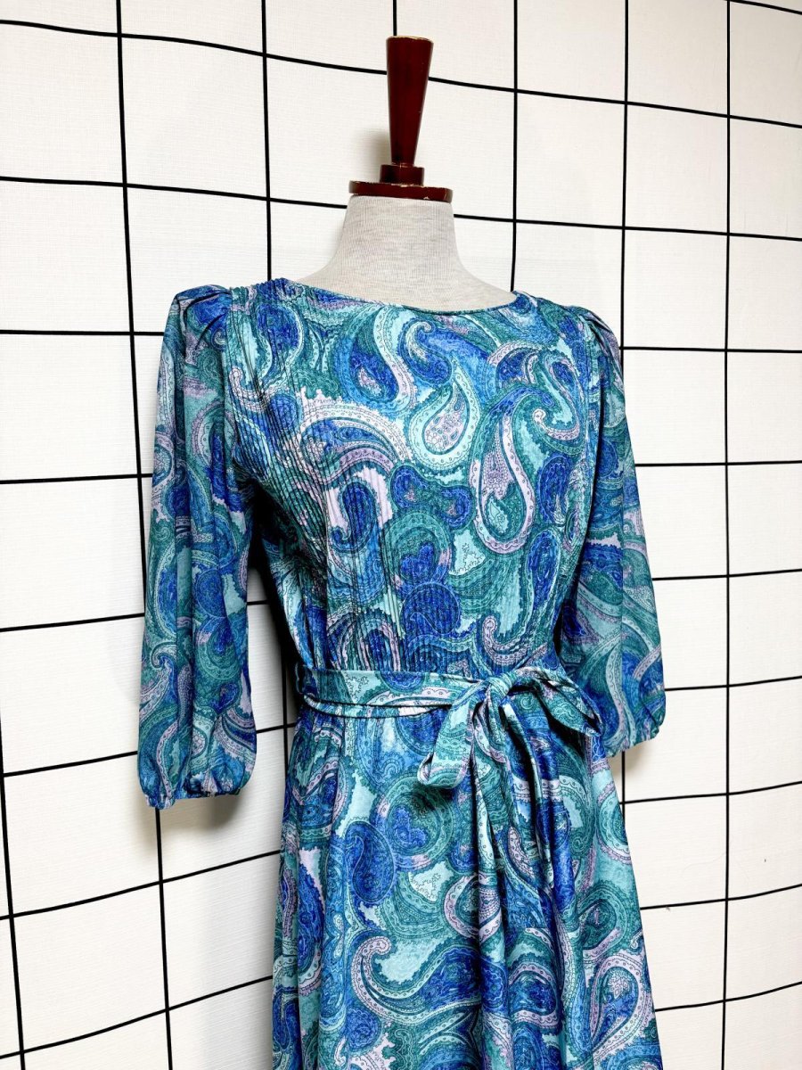 画像3: プリーツ切り替え ペイズリー リボン ウエストゴム レトロ USA古着 ヴィンテージワンピース (3)