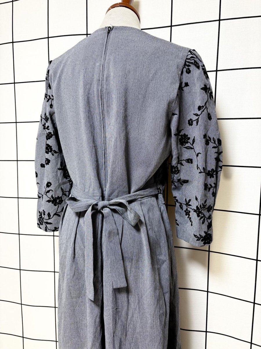 画像3: レイヤード風デザイン 花柄 バックリボン グレー レトロ El Salvador 古着 ヴィンテージワンピース (3)