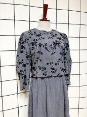 画像4: レイヤード風デザイン 花柄 バックリボン グレー レトロ El Salvador 古着 ヴィンテージワンピース (4)