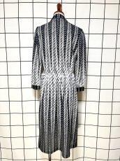 画像2: ストライプ モノクロ ウエストゴム レトロ USA古着 ヴィンテージワンピース (2)