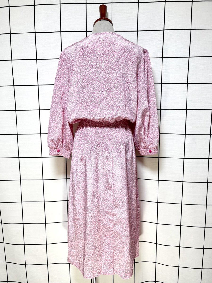 画像2: 総柄 大ぶりボタン ウエストゴム レトロ USA古着 ヴィンテージワンピース (2)