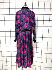 画像2: 薔薇柄 ペイズリー ベルベット切り替え UNIONMADE ウエストゴム レトロ 長袖 USA古着 ヴィンテージワンピース (2)