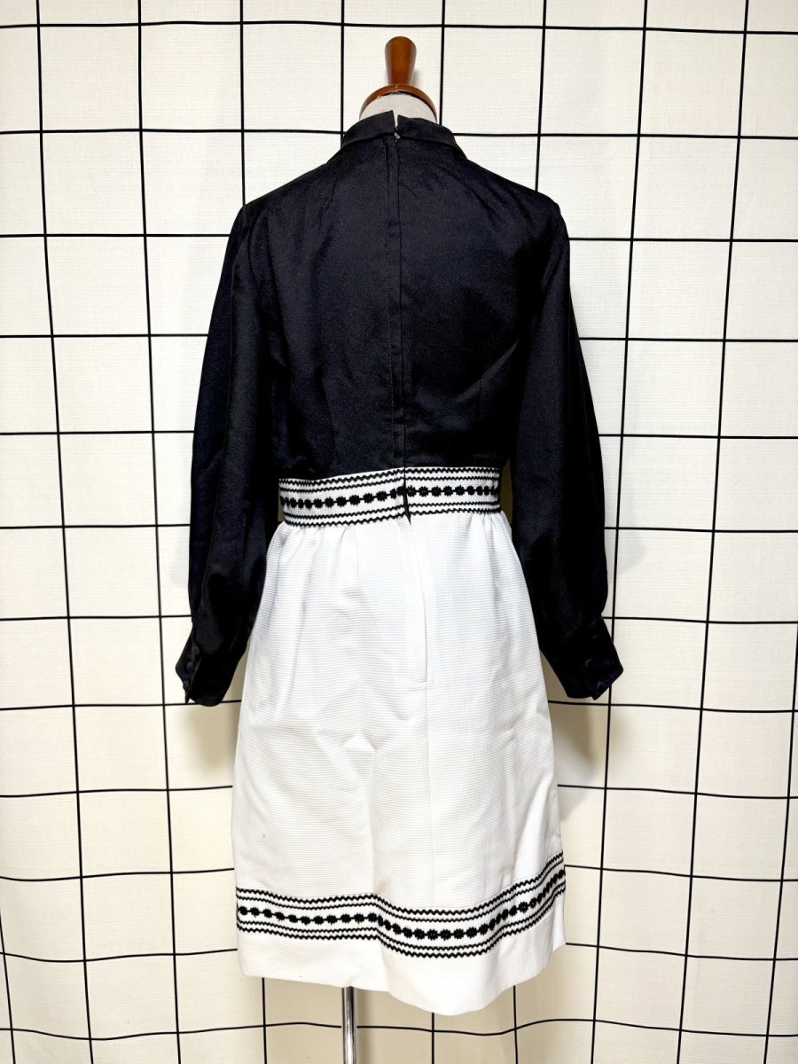 画像2: モノクロ  タートルネック レトロ USA古着 ヴィンテージワンピース (2)