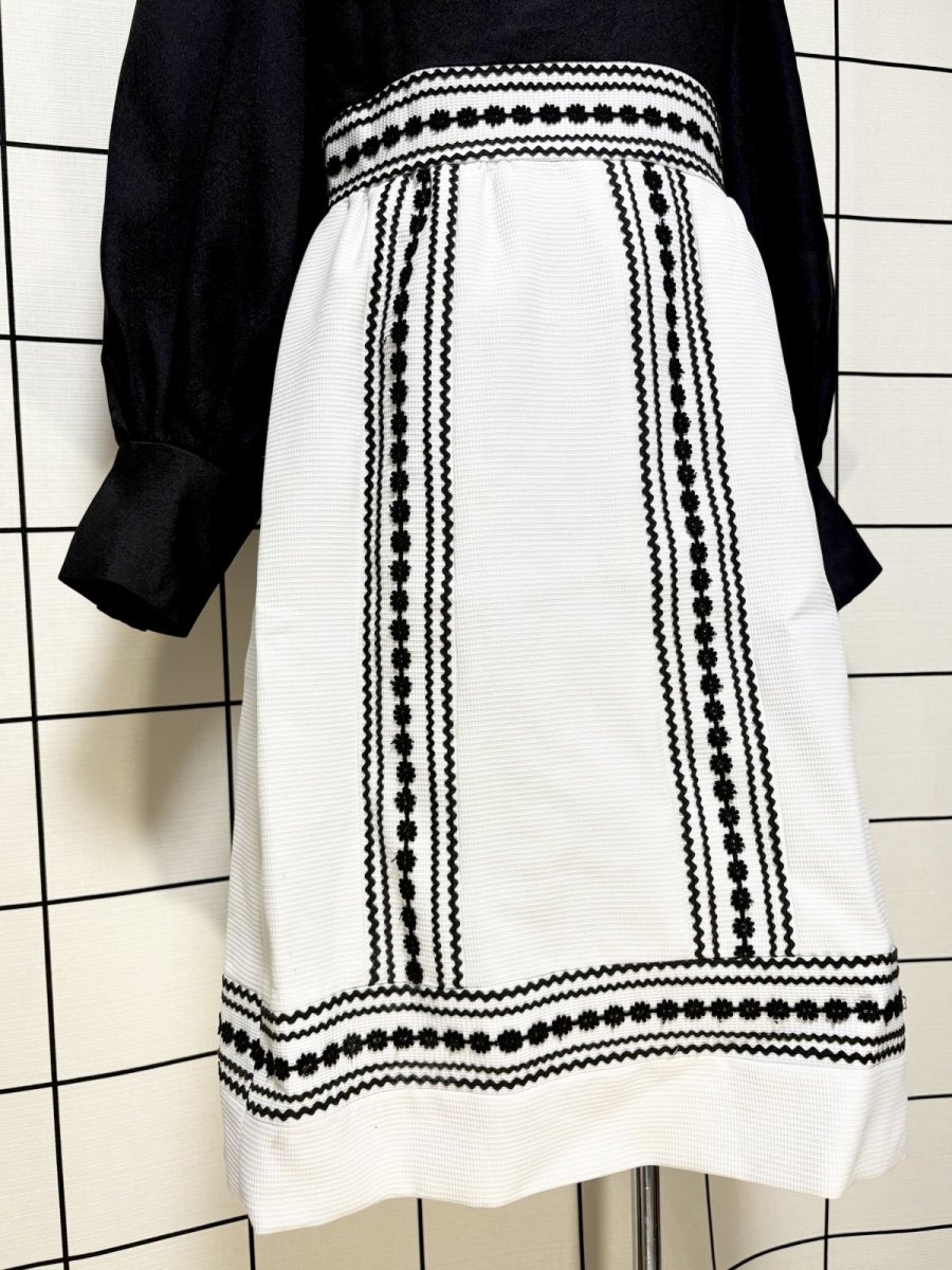 画像8: モノクロ  タートルネック レトロ USA古着 ヴィンテージワンピース (8)