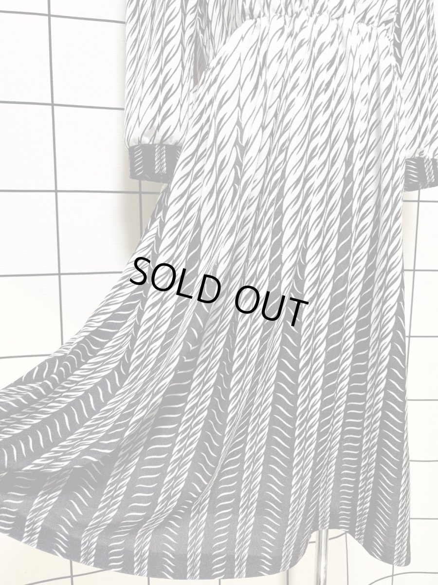 画像9: ストライプ モノクロ ウエストゴム レトロ USA古着 ヴィンテージワンピース (9)