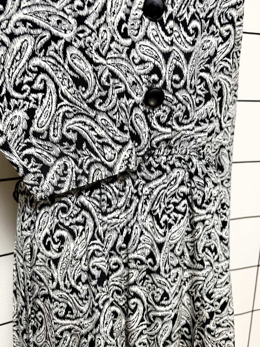 画像7: プリーツ切り替え ペイズリー モノクロ ウエストゴム レトロ USA古着 ヴィンテージワンピース (7)