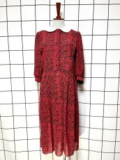 画像1: UNIONMADE アート柄 レッド ブラック ウエストゴム レトロ USA古着 ヴィンテージワンピース (1)