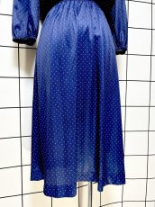 画像8: ドット柄  ネイビー ウエストゴム レトロ USA古着 ヴィンテージワンピース (8)