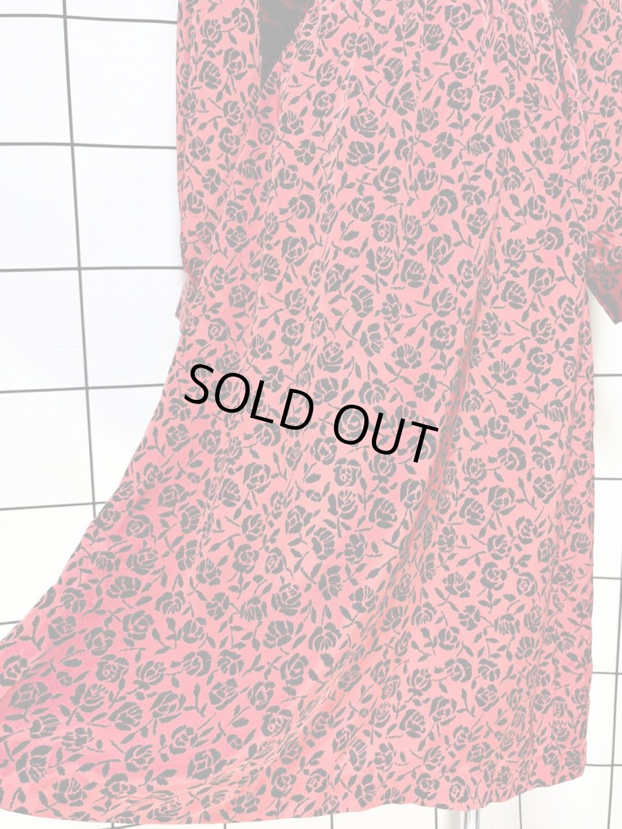 画像9: 薔薇柄 レッド ウエストゴム レトロ 長袖 USA古着 ヴィンテージワンピース (9)