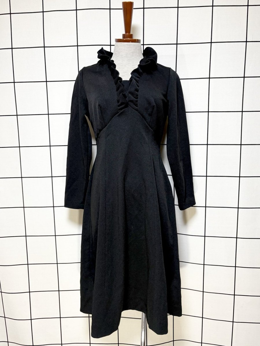 画像1: フリル装飾 UNIONMADE 無地 ブラック レトロ USA古着 ヴィンテージドレス (1)