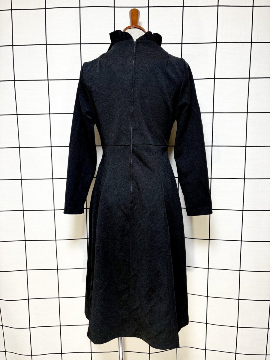 画像2: フリル装飾 UNIONMADE 無地 ブラック レトロ USA古着 ヴィンテージドレス (2)