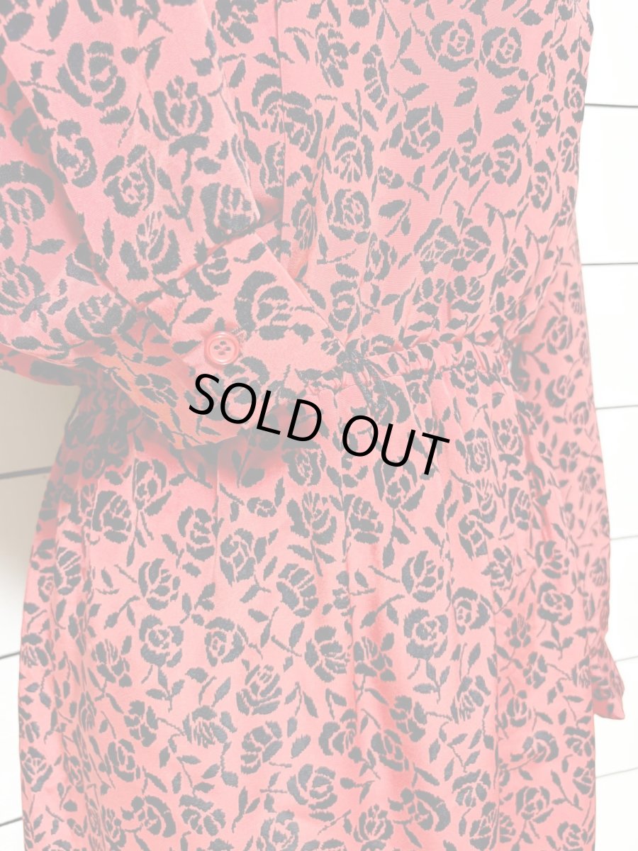 画像7: 薔薇柄 レッド ウエストゴム レトロ 長袖 USA古着 ヴィンテージワンピース (7)