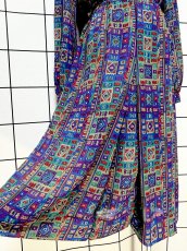 画像9: エスニック柄 首元リボン ウエストゴム レトロ 長袖 USA古着 ヴィンテージワンピース (9)