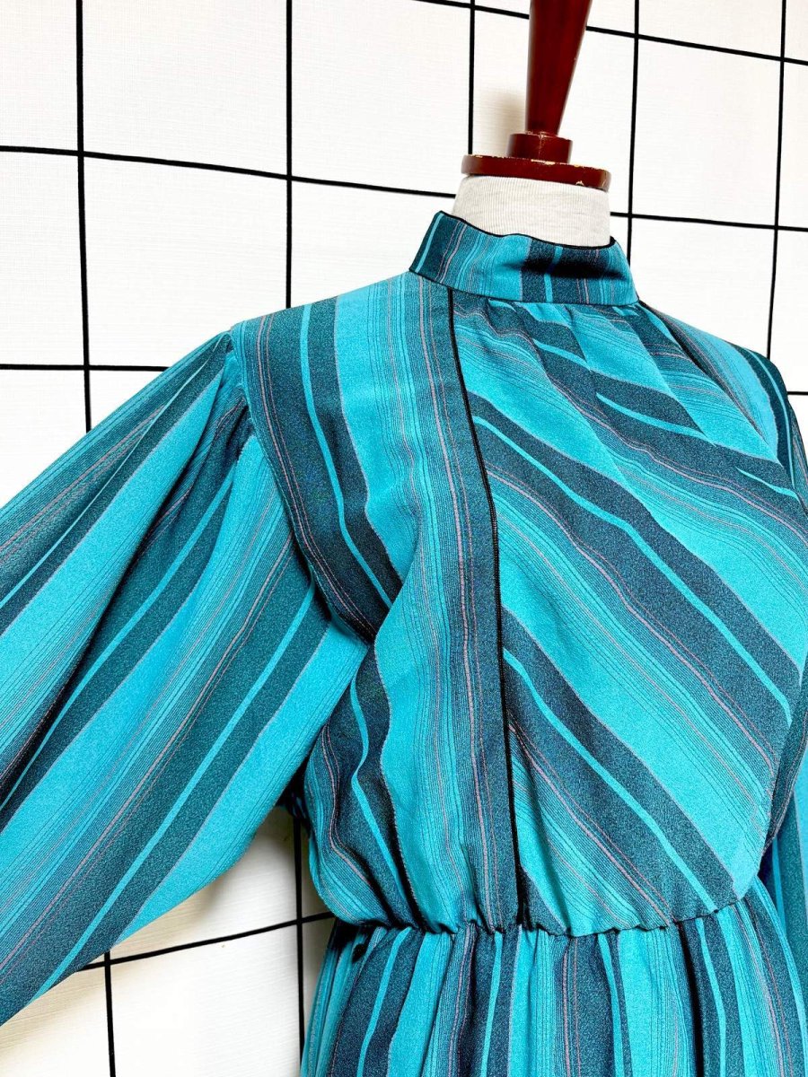 画像6: ドルマンスリーブ スタンドカラー ストライプ ウエストゴム レトロ ヨーロッパ古着 ヴィンテージワンピース (6)