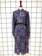 画像1: エスニック柄 首元リボン ウエストゴム レトロ 長袖 USA古着 ヴィンテージワンピース (1)