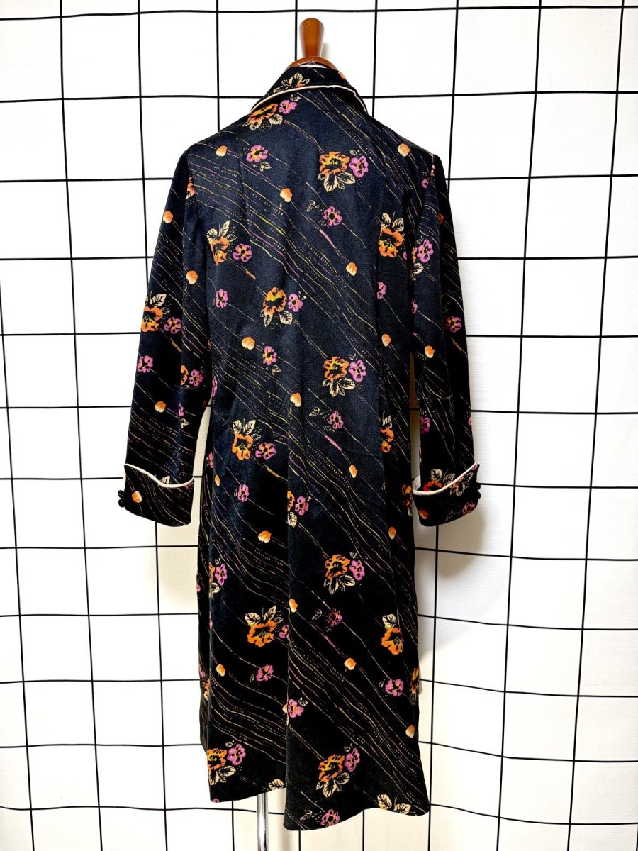 画像2: 花柄 ストライプ ブラック レトロ ヨーロッパ古着 ヴィンテージワンピース (2)