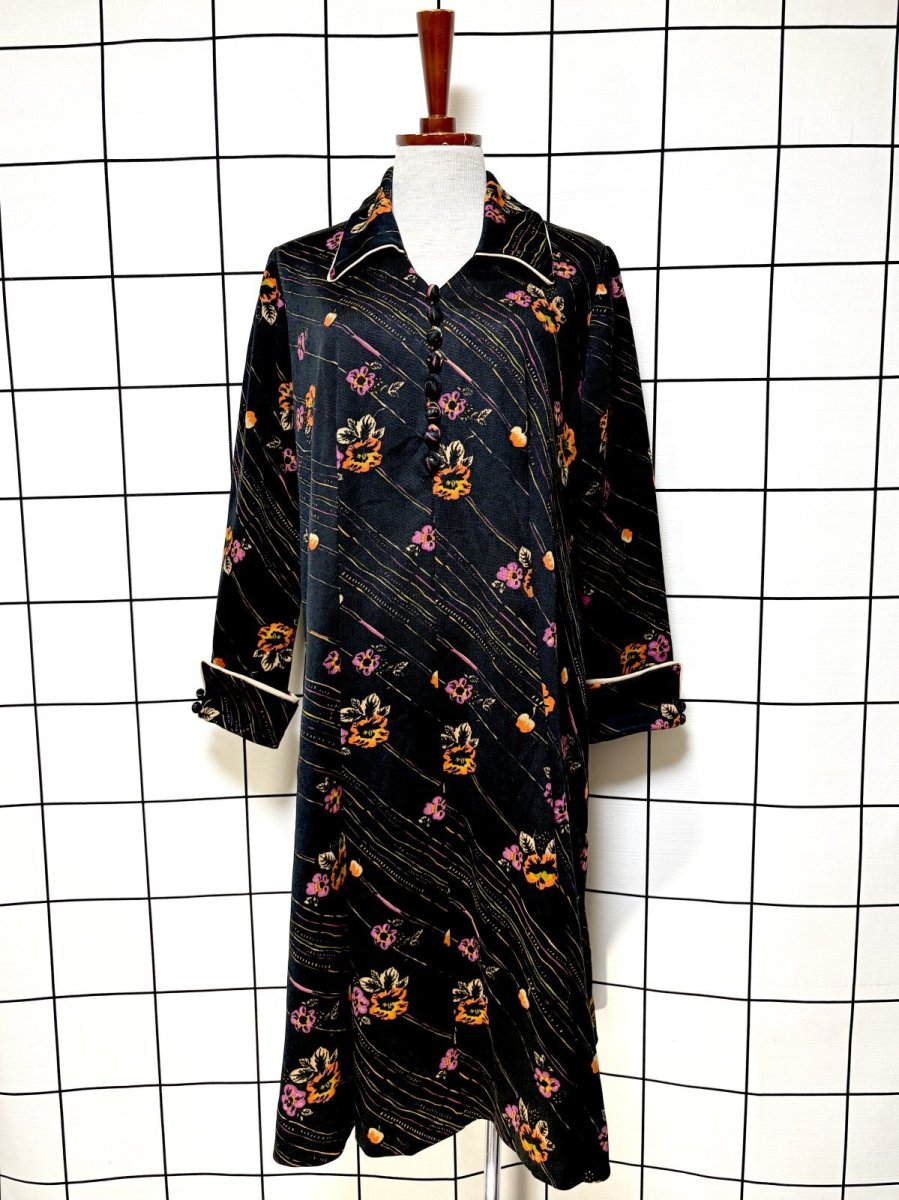 画像1: 花柄 ストライプ ブラック レトロ ヨーロッパ古着 ヴィンテージワンピース (1)