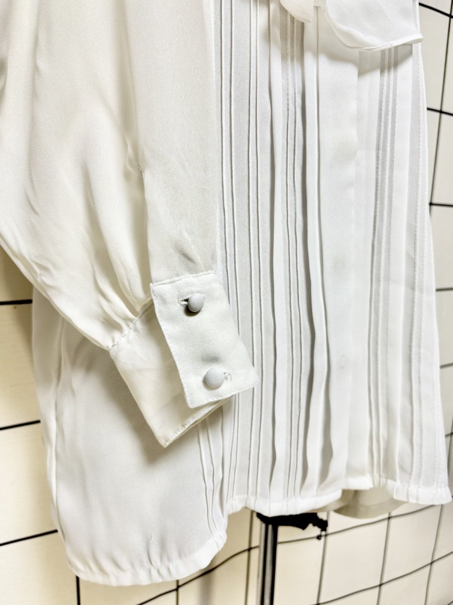 画像8: リボンタイ付  ホワイト クラシカル レトロ USA古着 ヴィンテージブラウス (8)