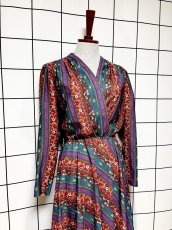 画像3: 開襟 ペイズリーモチーフ 花柄 ウエストゴム レトロ USA古着 ヴィンテージワンピース (3)