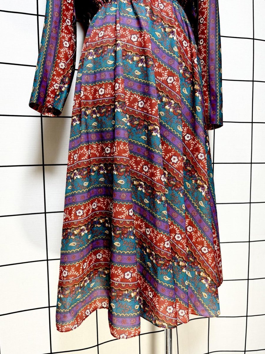 画像9: 開襟 ペイズリーモチーフ 花柄 ウエストゴム レトロ USA古着 ヴィンテージワンピース (9)