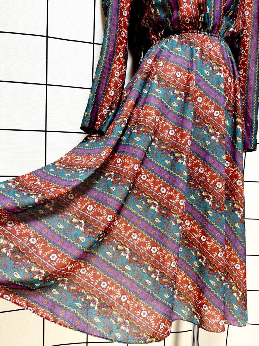 画像10: 開襟 ペイズリーモチーフ 花柄 ウエストゴム レトロ USA古着 ヴィンテージワンピース (10)