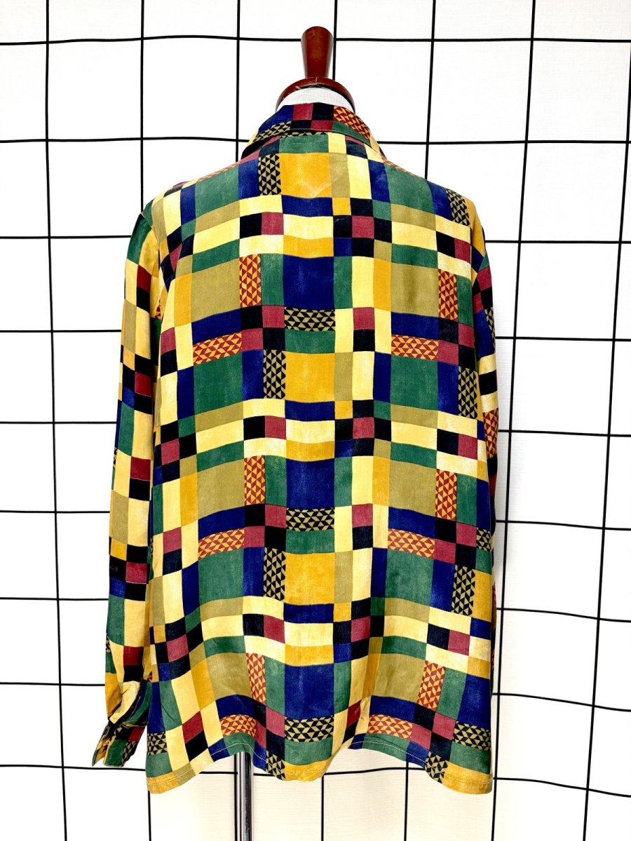 画像2: チェック柄 オーバーサイズコーデにも キュプラ レトロ ヨーロッパ古着 長袖 シャツ ヴィンテージブラウス (2)