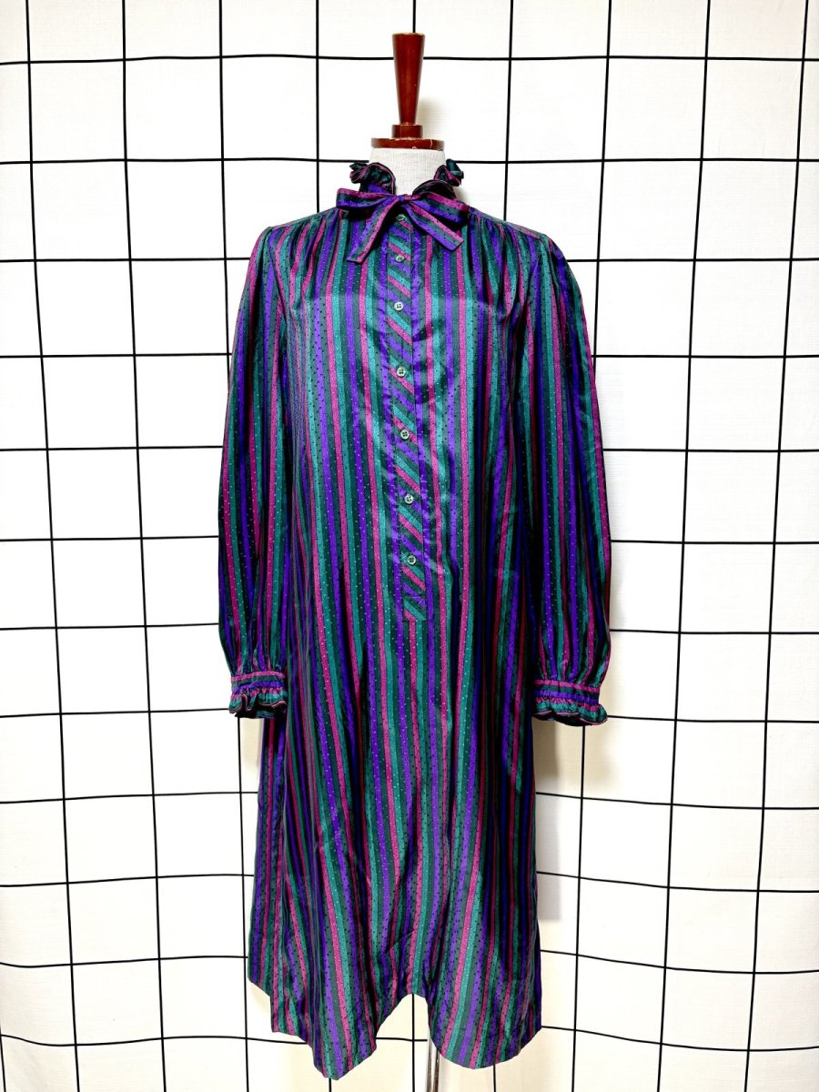 画像1: フリル ストライプ ピンドット織り 首元リボン レトロ USA古着 ヴィンテージワンピース (1)