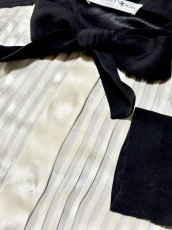 画像10: フロントタック 首元リボン ブラック オフホワイト レトロ USA古着 ヴィンテージワンピース (10)