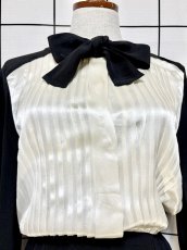 画像8: フロントタック 首元リボン ブラック オフホワイト レトロ USA古着 ヴィンテージワンピース (8)