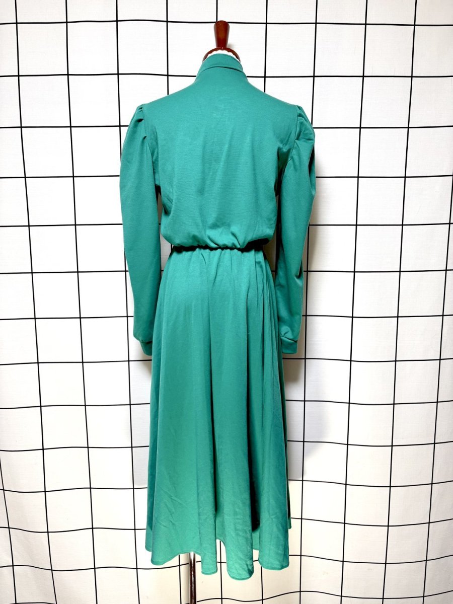画像2: レース付スタンドカラー グリーン 無地 クラシカル レトロ 長袖 USA古着 ヴィンテージワンピース (2)